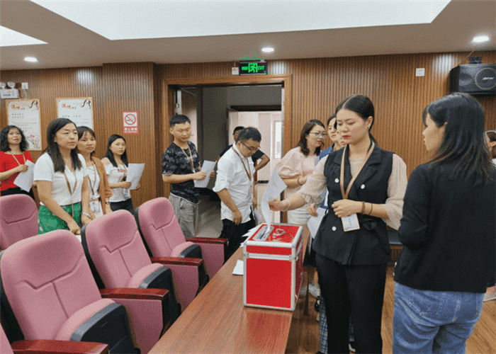 銅仁城投集團九龍地礦投資開發(fā)公司召開 職工代表大會選舉職工監(jiān)事